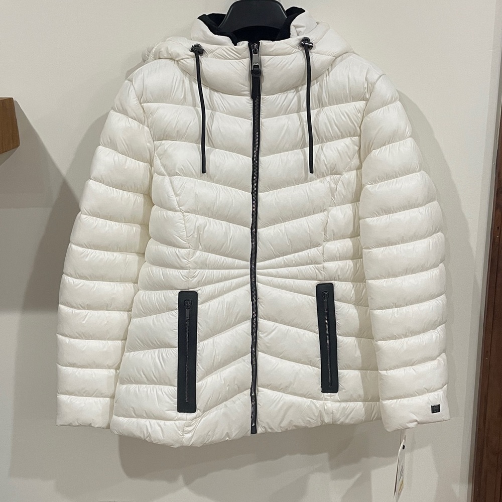 🍂 DKNY PUFFER IN PEARL WHITE
